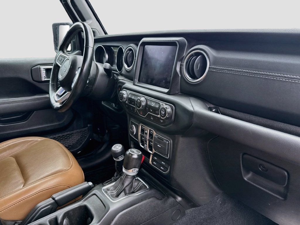 Used 2023 Jeep Wrangler Unlimited Sahara w/ Cold Weather Group AWD/4WD image 33