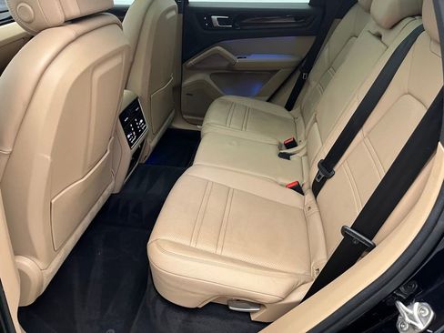 Used 2021 Porsche Cayenne image 30