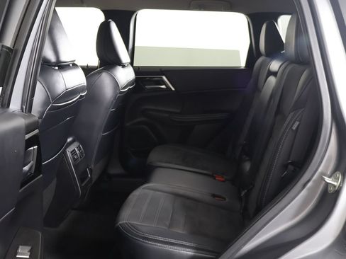 Used 2024 Mitsubishi Outlander SE Black Edition FWD image 30