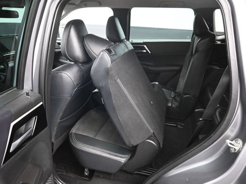 Used 2023 Mitsubishi Outlander SE FWD image 29