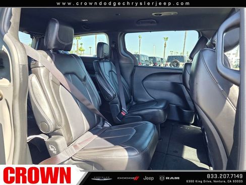 Used 2025 Chrysler Pacifica Select FWD image 11