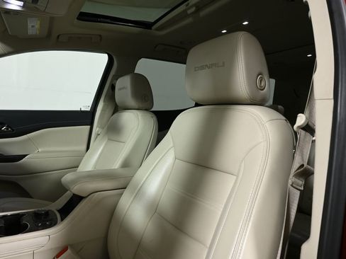 Used 2021 GMC Acadia Denali w/ Denali Ultimate Package AWD/4WD image 5