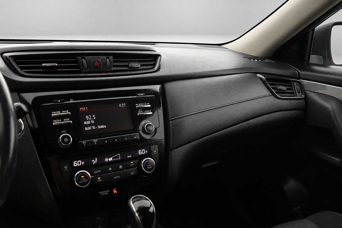 Used 2017 Nissan Rogue SV FWD image 29