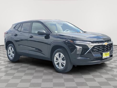 New 2026 Chevrolet Trax LS FWD image 3