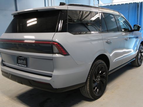 New 2026 Lincoln Navigator Reserve AWD/4WD image 30
