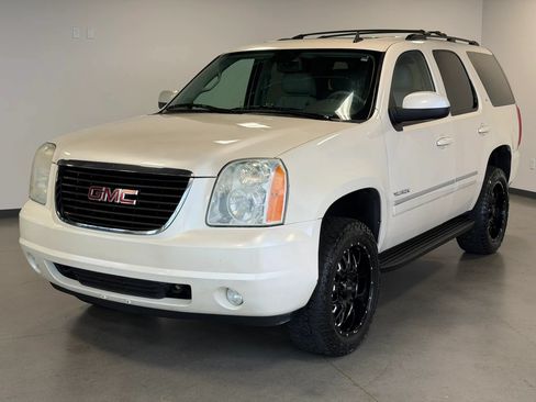 Used 2011 GMC Yukon SLT w/ SLT-2 Equipment Package AWD/4WD image 3