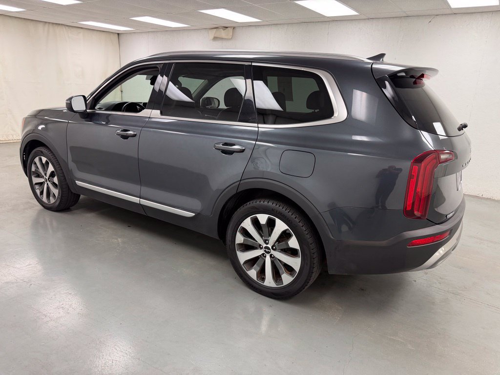 Used 2022 Kia Telluride S FWD image 3