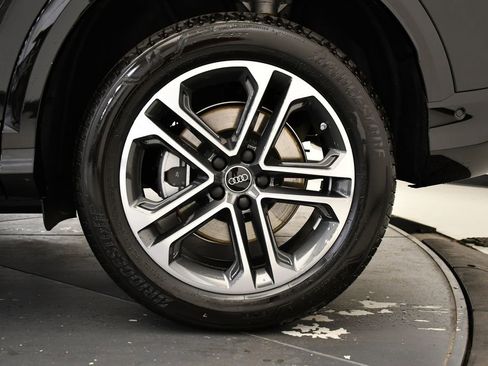 Used 2025 Audi Q5 Premium w/ Convenience Package image 14