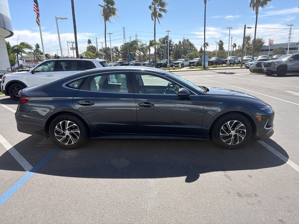 Used 2023 Hyundai Sonata Blue FWD image 2