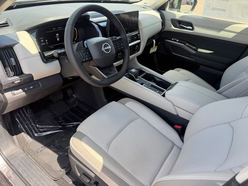 New 2026 Nissan Pathfinder SL FWD image 11