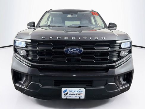 Used 2025 Ford Expedition Active AWD/4WD image 6