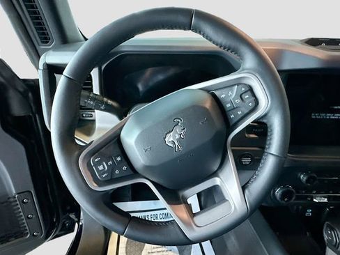 Used 2025 Ford Bronco Badlands image 10