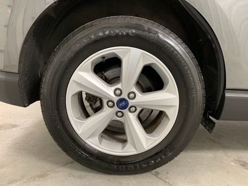 Used 2020 Ford Edge SE image 25