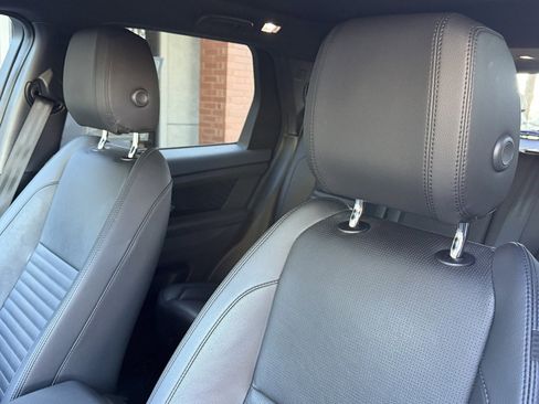 Used 2023 Land Rover Discovery Sport SE image 17