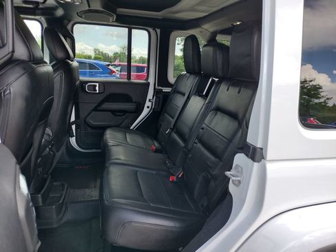 Used 2023 Jeep Wrangler Unlimited Sahara AWD/4WD image 9