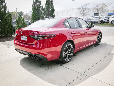 Used 2024 Alfa Romeo Giulia Veloce image 10