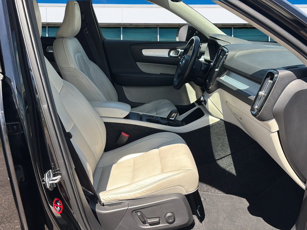 Used 2019 Volvo XC40 T5 Momentum AWD/4WD image 21