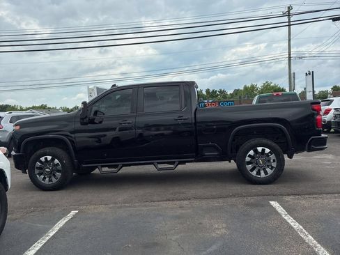 Used 2021 Chevrolet Silverado 2500 Custom w/ Custom Value Package AWD/4WD image 5