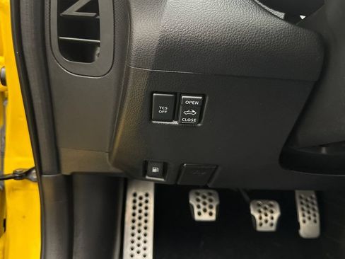 Used 2005 Nissan 350Z Touring RWD image 32
