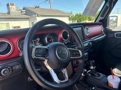Used 2022 Jeep Wrangler Unlimited Rubicon w/ Cold Weather Group AWD/4WD image 10