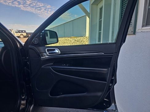 Used 2020 Jeep Grand Cherokee Limited image 25