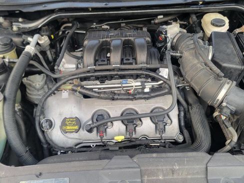 Used 2011 Ford Taurus SE image 13