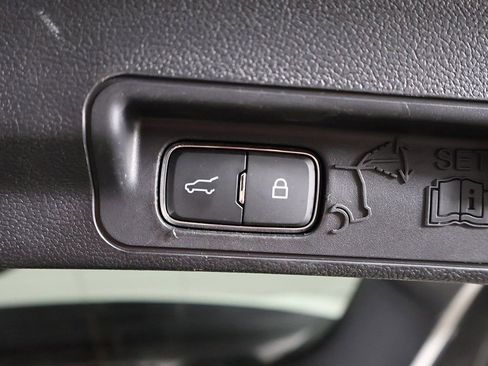 Used 2022 Ford Explorer XLT w/ Equipment Group 202A image 22