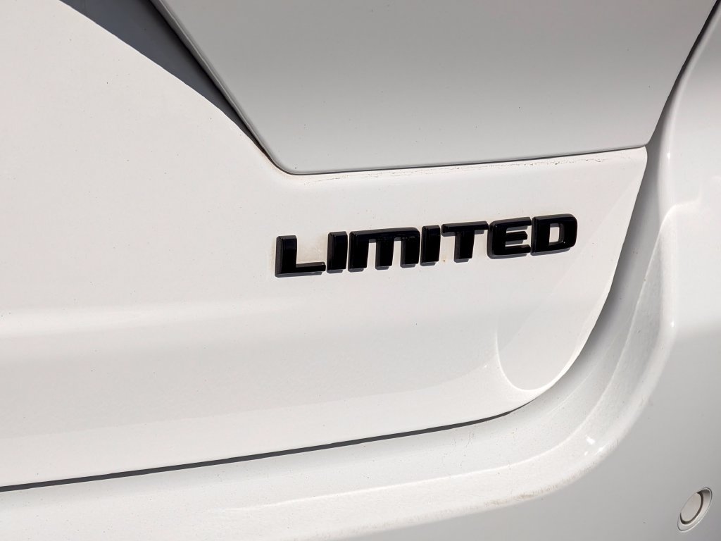 Used 2023 Jeep Grand Cherokee Limited w/ Black Appearance Package AWD/4WD image 9