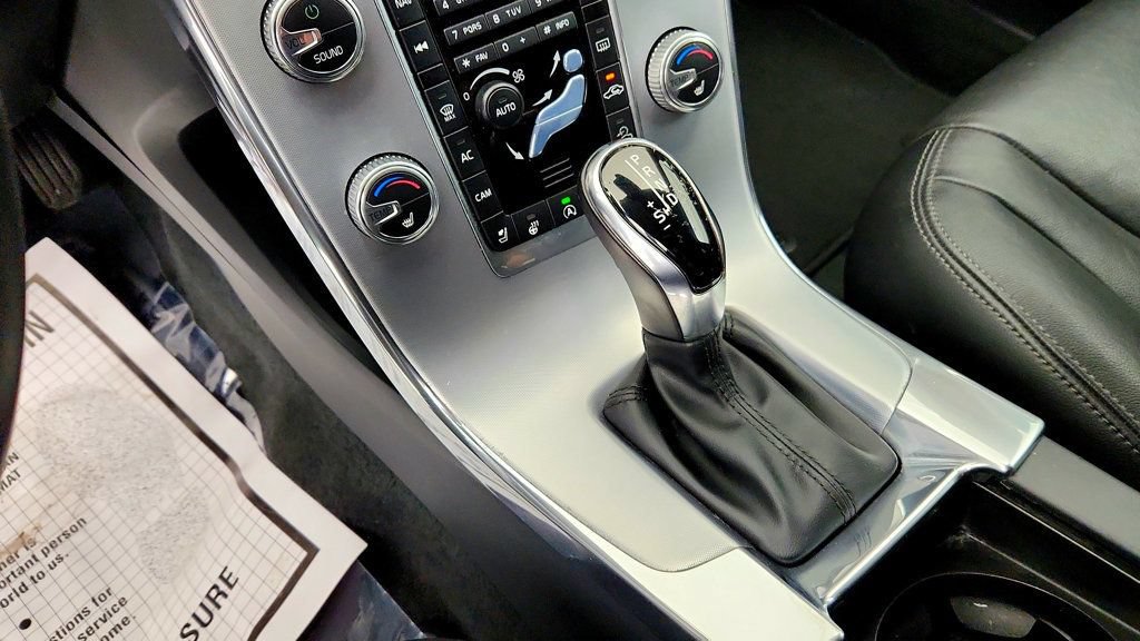 Used 2018 Volvo V60 T5 Cross Country w/ Convenience Package AWD/4WD image 16