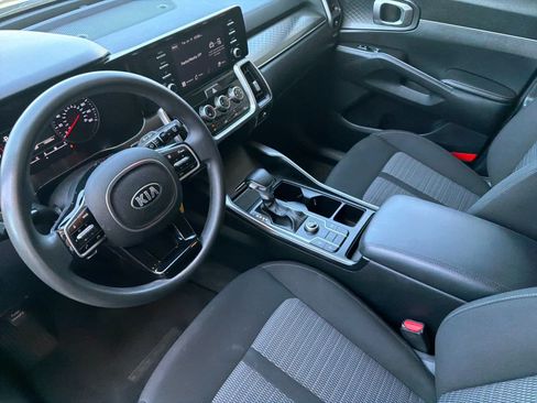 Used 2021 Kia Sorento LX FWD image 11