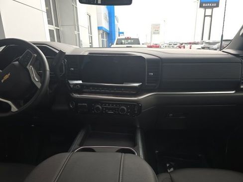 Used 2025 Chevrolet Silverado 2500 LTZ w/ LTZ Plus Package image 7