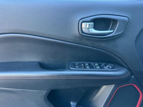 Used 2021 Jeep Compass Trailhawk w/ Sun and Sound Group AWD/4WD image 11