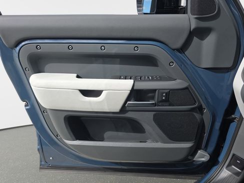 New 2026 Land Rover Defender 110 X-Dynamic SE image 27