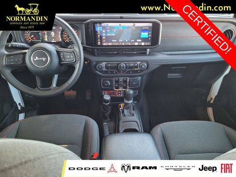 Certified 2025 Jeep Wrangler Unlimited Rubicon AWD/4WD image 6