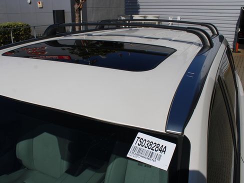 Used 2017 Toyota Highlander XLE image 11