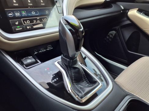 Used 2025 Subaru Outback Premium w/ Popular Package #1A image 6