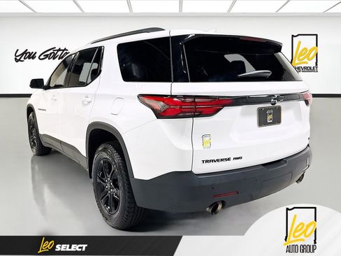 Used 2023 Chevrolet Traverse LT w/ Midnight/Sport Edition image 7