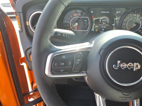 Used 2025 Jeep Wrangler Unlimited Sahara AWD/4WD image 20