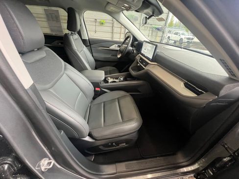 Used 2026 Ford Explorer Active w/ Active Comfort Package AWD/4WD image 7