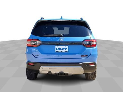 Used 2025 Honda Pilot TrailSport image 7