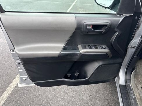 Used 2017 Toyota Tacoma SR5 w/ Tow Package image 22