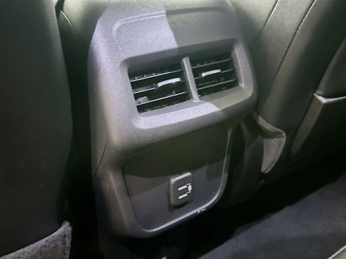 Used 2023 GMC Terrain SLT image 23