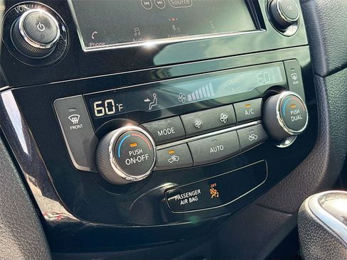 Used 2020 Nissan Rogue SV FWD image 15