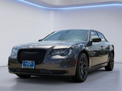 Used 2023 Chrysler 300 Touring w/ Sport Appearance Package RWD image 7