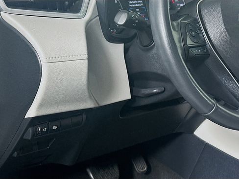 Used 2024 Toyota Corolla Cross LE image 17