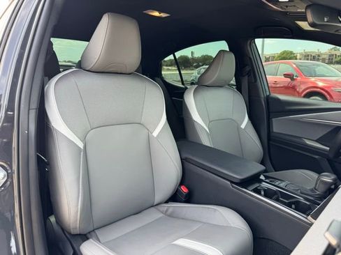 Used 2025 Toyota Camry SE w/ Convenience Package FWD image 27
