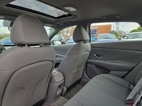 Used 2025 Hyundai Elantra SEL image 13