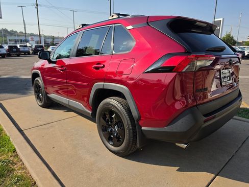 Used 2021 Toyota RAV4 LE AWD/4WD image 7