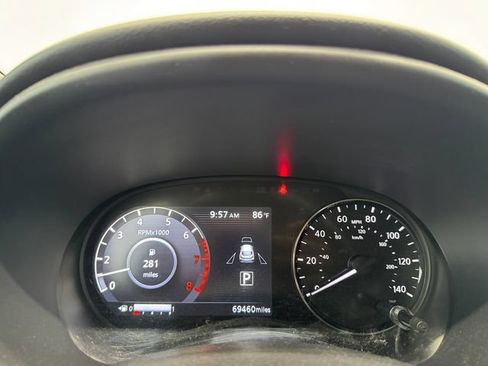 Used 2021 Nissan Kicks SR w/ Exterior Package FWD image 2