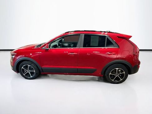 Used 2025 Kia Niro EX w/ EX Cold Weather Package FWD image 4